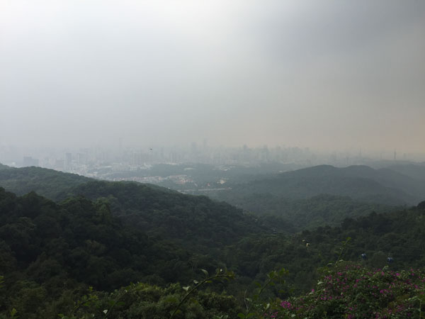 广州白云山风景区山顶广场风景